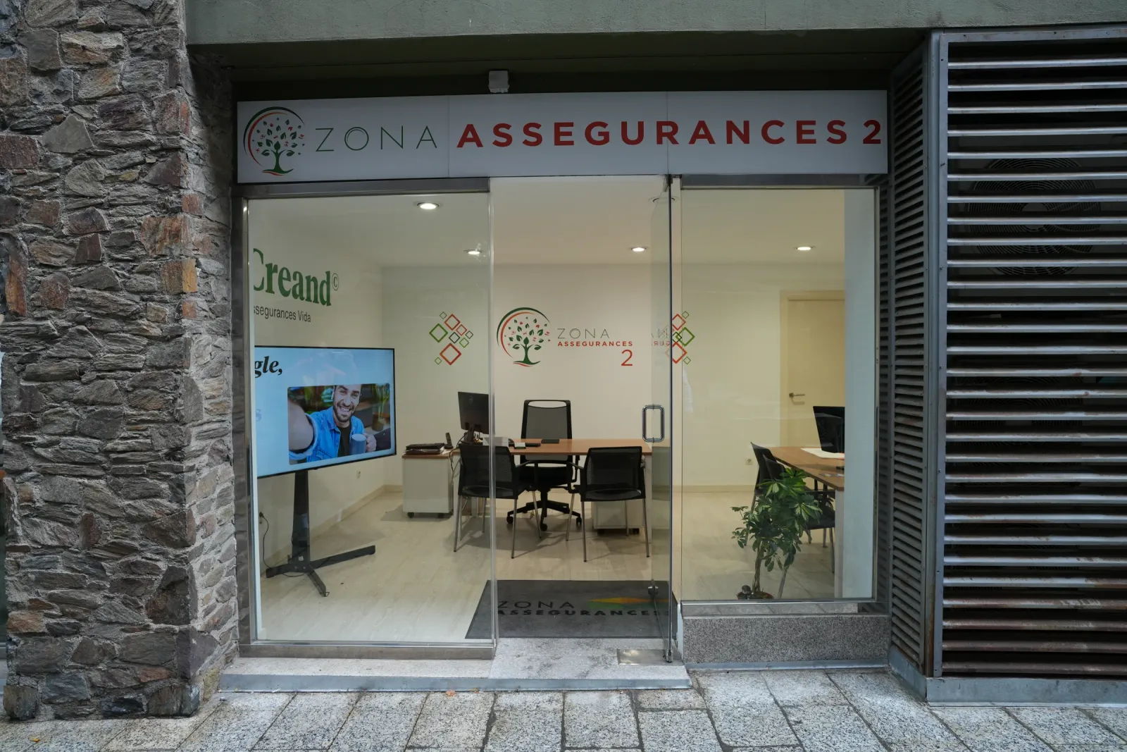 Façana de l'oficina Zona 2, Andorra la Vella